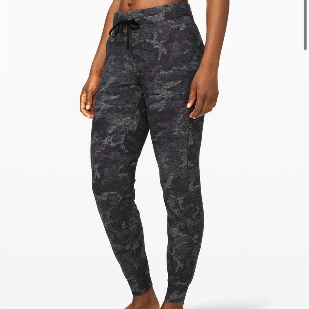 Lululemon Ready To Rulu Pant *Updated
Incognito Camo HTR Black / Black Joggers